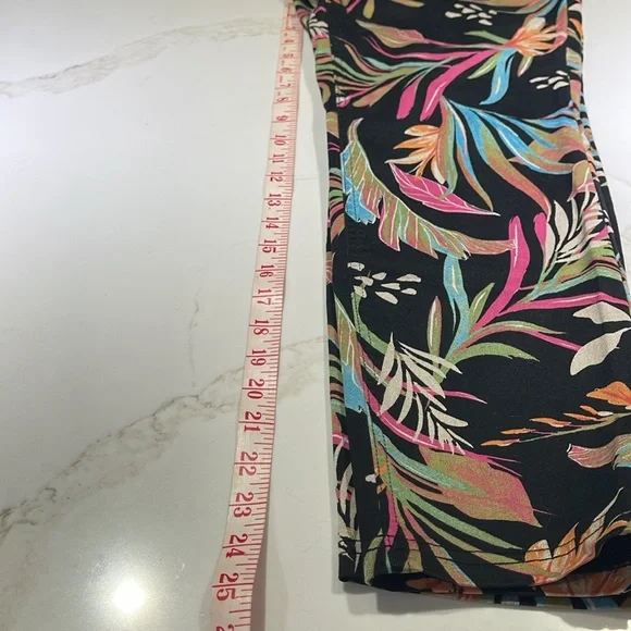 🥳💐TERRA & SKY Jeans, Black Flowered, Size 14W - Picture 6 of 7
